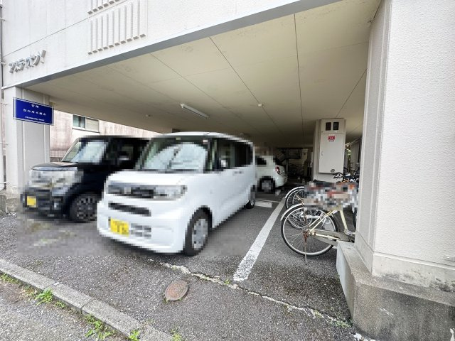 アスティオンYの駐車場