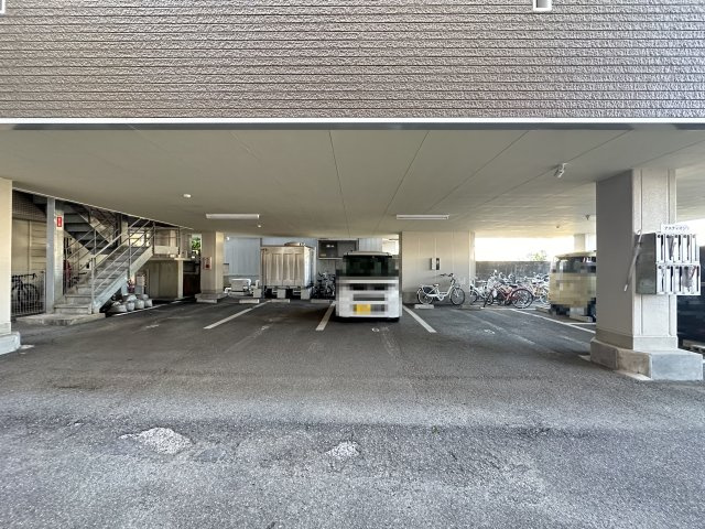 アスティオンYの駐車場
