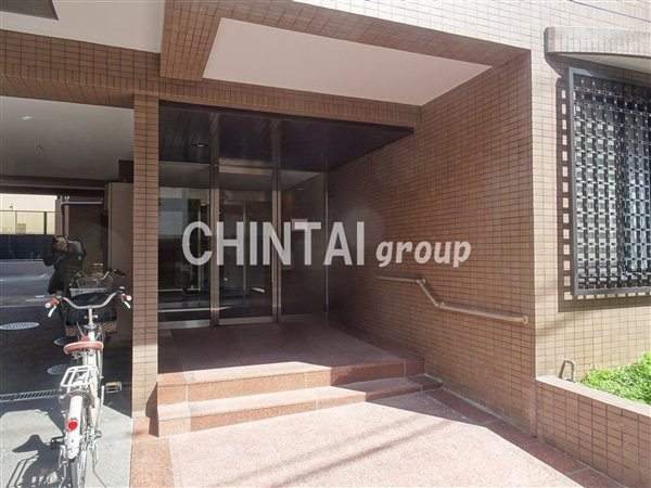 クレストコートのエントランス