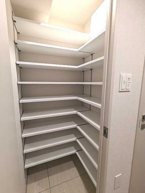 ONE ROOF RESIDENCE上野御徒町の玄関|シューズインクローゼット