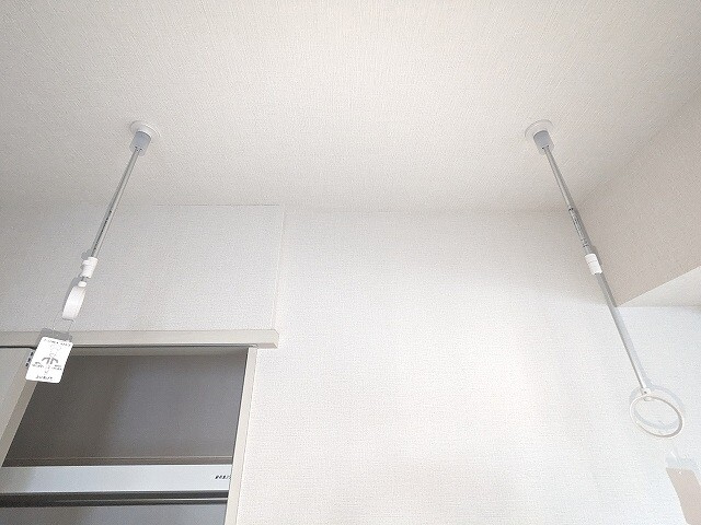 ONE ROOF RESIDENCE上野御徒町の設備|4.2帖洋室、取り外し可能な室内物干し設備付き