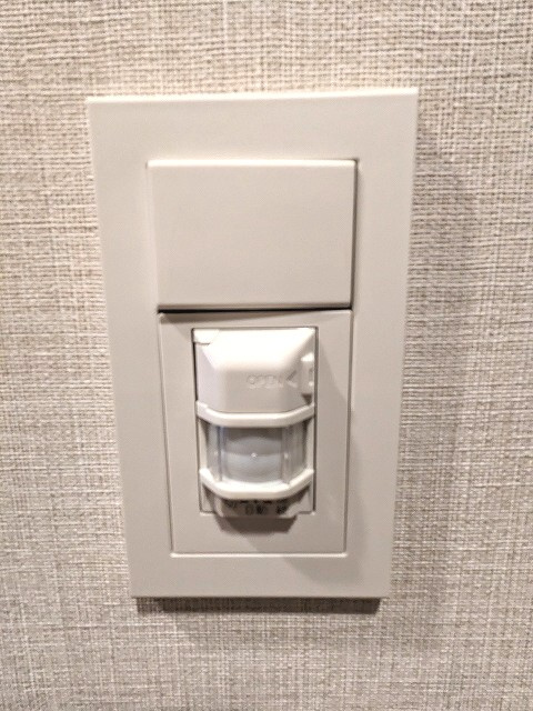 ONE ROOF RESIDENCE上野御徒町の設備|人感センサー付玄関ライト