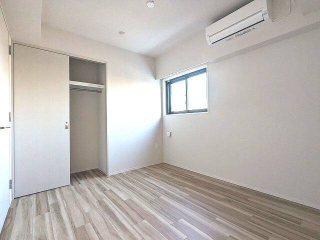 ONE ROOF RESIDENCE上野御徒町の内装|5.4帖洋室、エアコン3台付、インターネット無料
