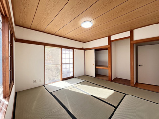 【和室】 | 厚木市森の里5丁目 中古戸建て | 2面採光・南面に窓：和室8帖