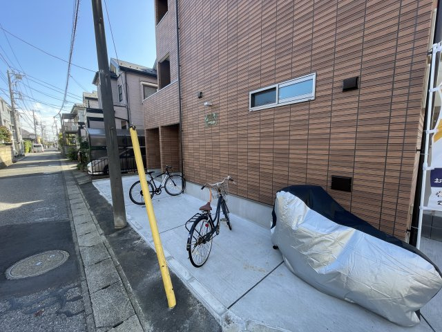 グランパラディソ の駐車場