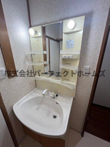 長尾元町7丁目戸建　賃貸の洗面所|使いやすい洗面所です