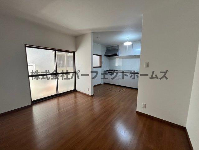 長尾元町7丁目戸建　賃貸の居間・リビング|おしゃれなリビングです