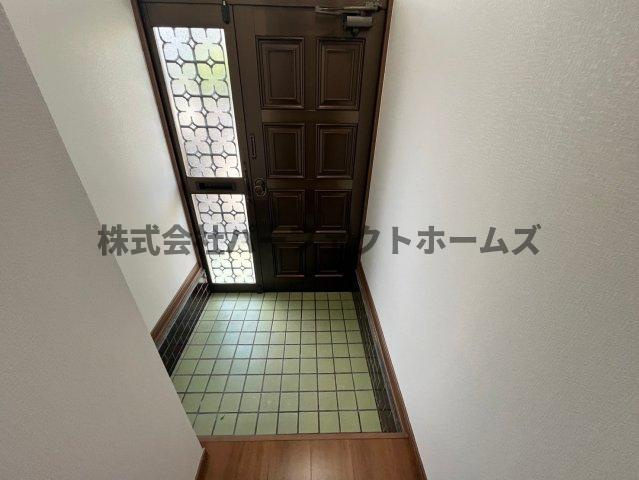 長尾元町7丁目戸建　賃貸の玄関|収納もある玄関です
