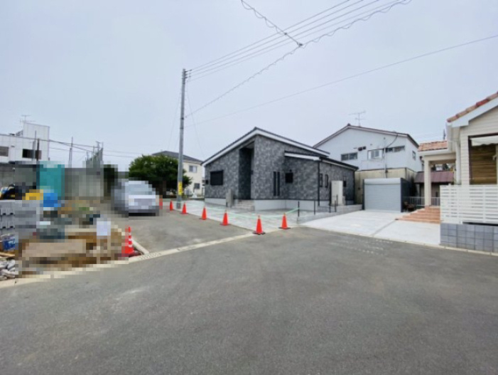 八街Ｔ６　新築戸建の前面道路含む現地写真