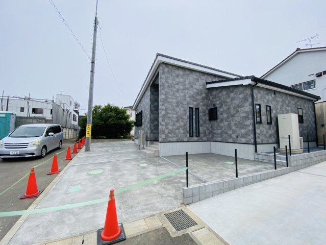 八街Ｔ６　新築戸建の前面道路含む現地写真