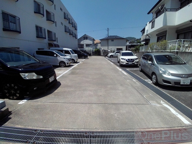 御影プライムハイツの駐車場