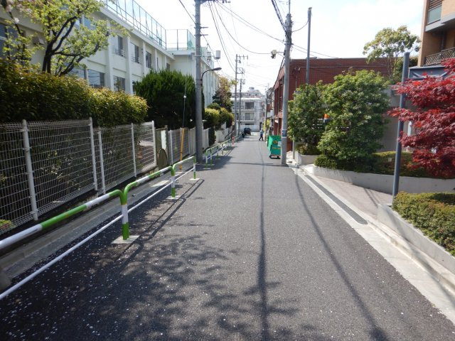 クレッセント新宿ウエストヒルズの周辺