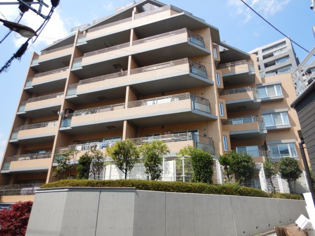 クレッセント新宿ウエストヒルズの外観
