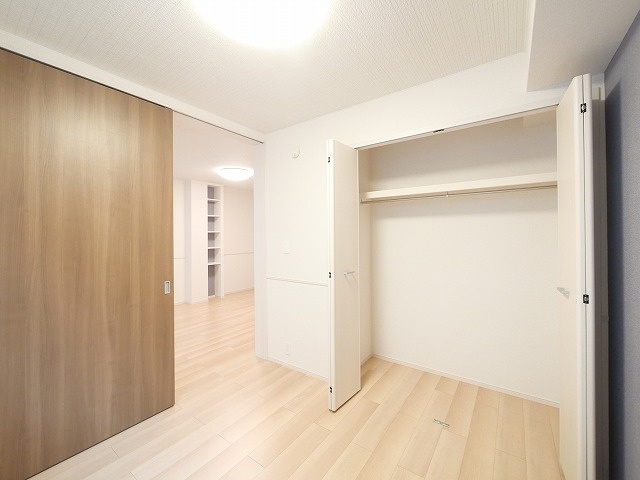 アルドーレの洋室|明るい洋室です