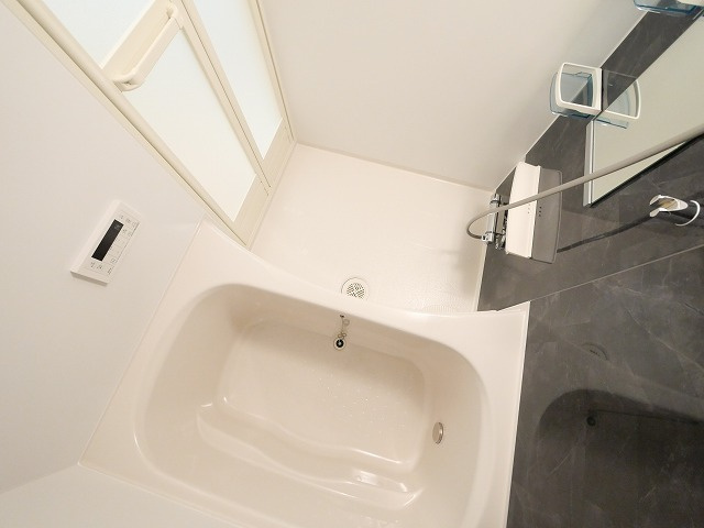 アルドーレの浴室|落ち着いた空間のお風呂です