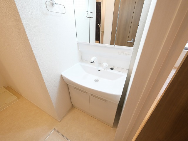 アルドーレの洗面所|明るい洗面所です