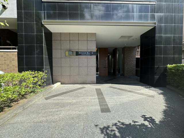 グランスイート文京小石川のエントランス|高級感のあるエントランスがお出迎え