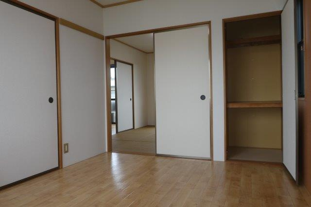 倉敷市大内のアパートの洋室