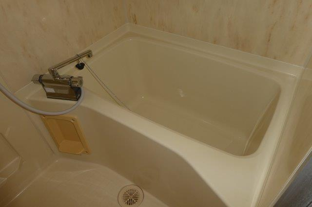 倉敷市大内のアパートの浴室