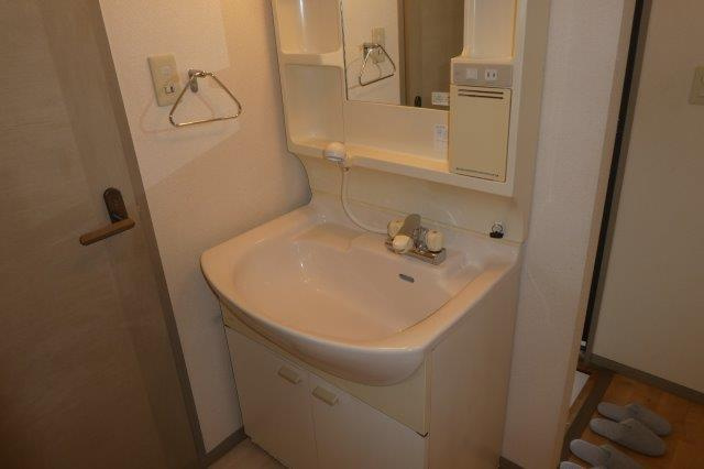 倉敷市大内のアパートの独立洗面台|シャンプードレッサー