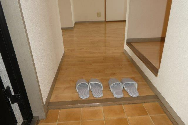 倉敷市大内のアパートの玄関