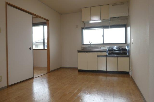 倉敷市大内のアパートの居間・リビング