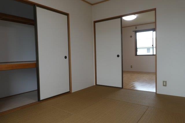 倉敷市大内のアパートの洋室