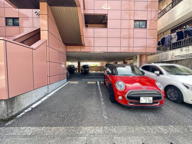 アーバン・ドエルYSの駐車場