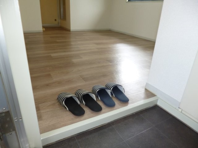 倉敷市川入のアパートの玄関