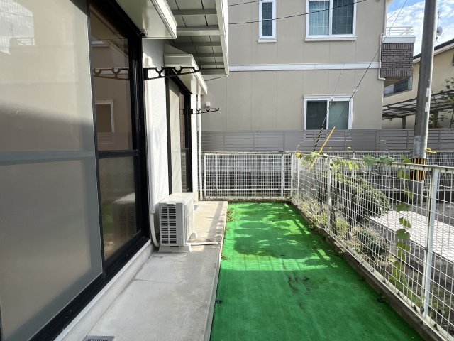 セジュール北八代　B棟のバルコニー