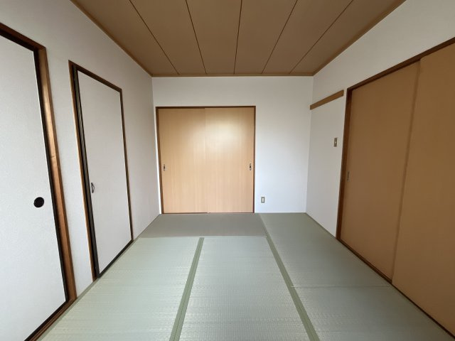 セジュール北八代　B棟の寝室