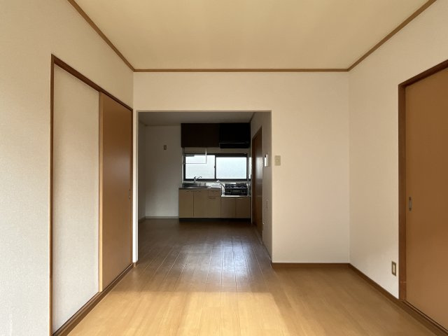 セジュール北八代　B棟の居間・リビング