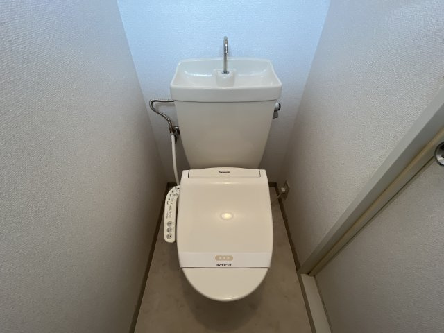 セジュール北八代　B棟のトイレ
