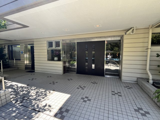 マンションのエントランス。