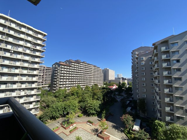 バルコニーから東向きの眺望。