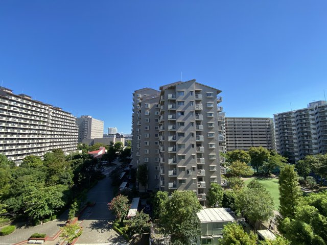 バルコニーから東南向きの眺望。