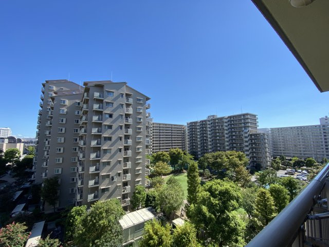 バルコニーから南向きの眺望。