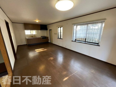 【居間・リビング】 | 八街市滝台・中古戸建 | LDK 広々16.3帖