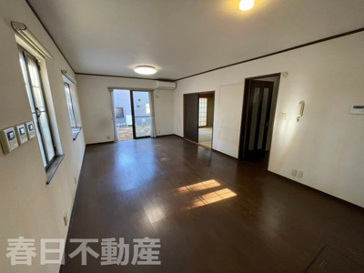 【居間・リビング】 | 八街市滝台・中古戸建 | LDK 広々16.3帖