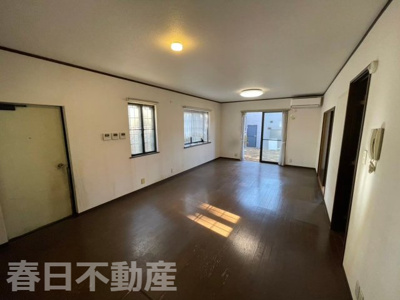 【居間・リビング】 | 八街市滝台・中古戸建 | LDK 広々16.3帖