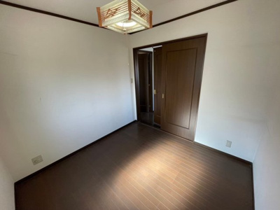 【洋室】 | 八街市滝台・中古戸建 | 納戸 約4.5帖