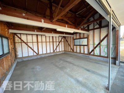 【その他】 | 八街市滝台・中古戸建 | シャッター付ガレージ