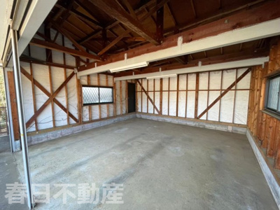 【その他】 | 八街市滝台・中古戸建 | シャッター付ガレージ