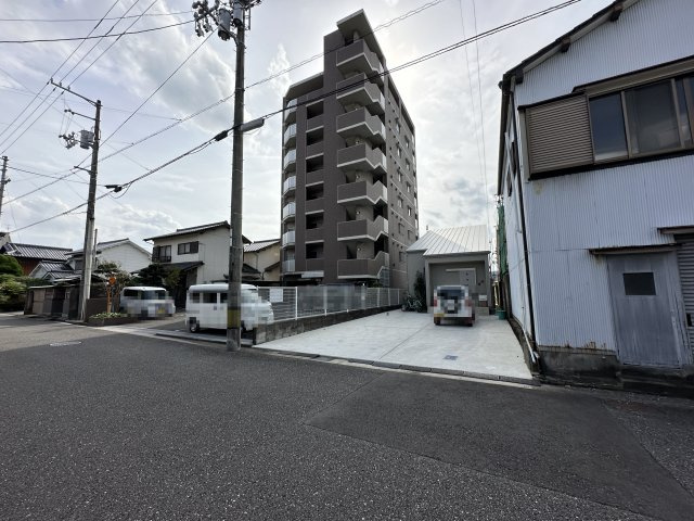 ANGES21の駐車場