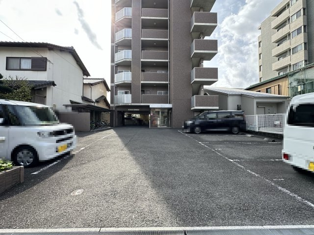 ANGES21の駐車場