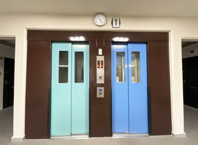 【その他共用部分】 | 吉祥院ガーデンハイツA棟 | エレベーターは２基あるので、忙しい朝にエレベーターの順番待ちは緩和されます。