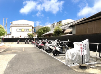 【駐車場】 | 【バイク置場】バイク置場もたくさんのスペースがあり【来客用バイク置場」も完備されています。