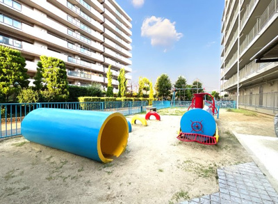 【その他共用部分】 | 吉祥院ガーデンハイツA棟 | 【児童公園】マンションの敷地内（3ヶ所）に遊び場があり、小さいお子様がいらっしゃるご家庭は助かります。