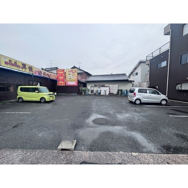 岐阜市早田東町２丁目の店舗一部の駐車場
