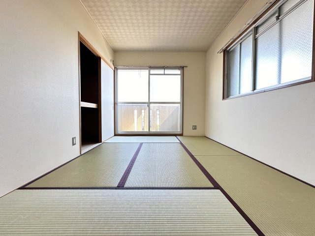 ハイツかおるの和室